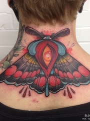 背部欧美飞蛾彩绘纹身图案