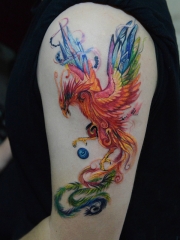 手臂翱翔天际的凤凰彩绘纹身图案