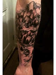 手臂上纹身黑白灰风格点刺纹身图片