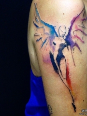 大臂泼墨天使简约纹身图案