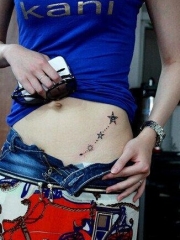 时尚美女小腹部星星图腾纹身图案