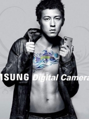 陈冠希超酷胸部鲤鱼纹身图案