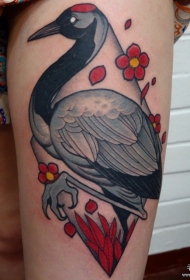 大腿传统仙鹤樱花纹身图案