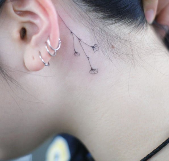 女性的彩色植物颜料纹身水彩花朵纹身清新小图案