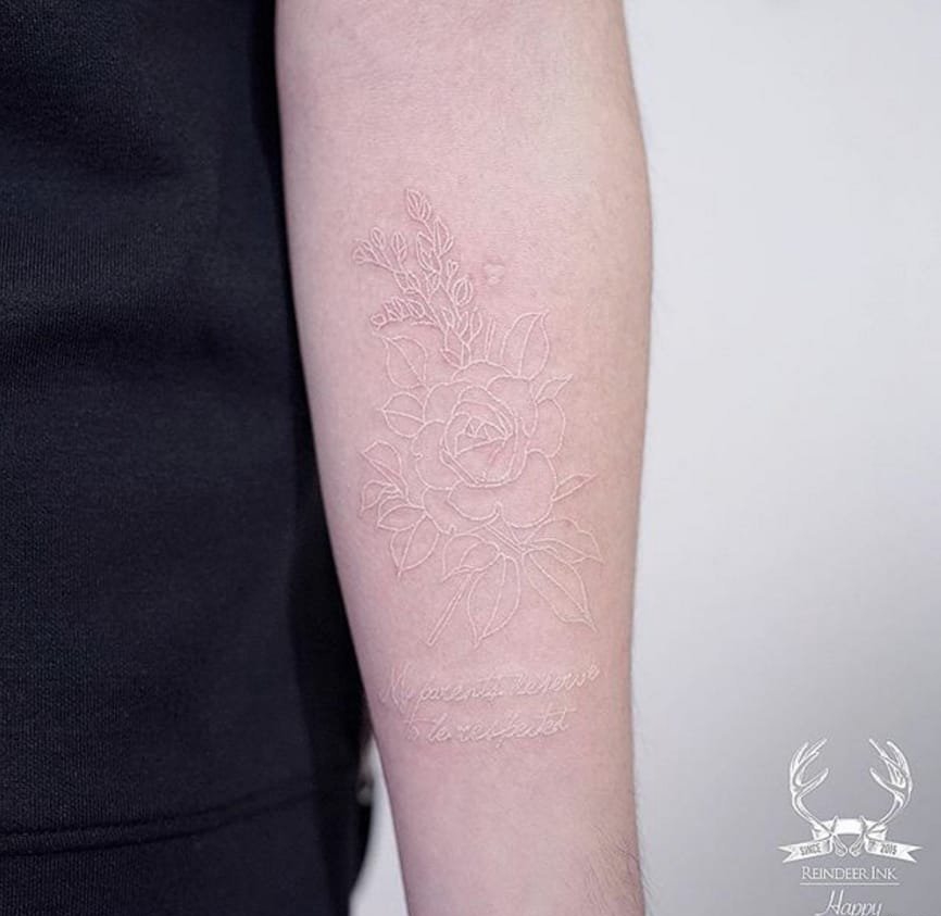 个性的白墨水纹身玫瑰花和小雪花纹身几何花纹身图案