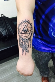 个性的手臂捕梦网纹身图案