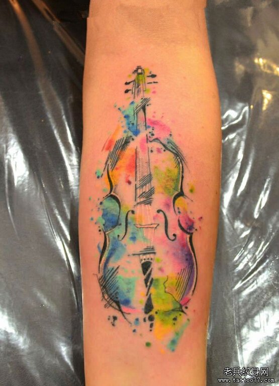 小臂小提琴泼墨彩色泼墨纹身图案