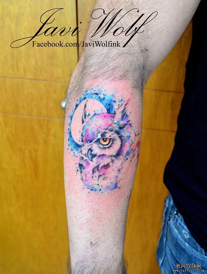 小臂欧美猫头鹰彩色泼墨纹身图案