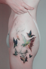 臀部神秘的喵星人纹身