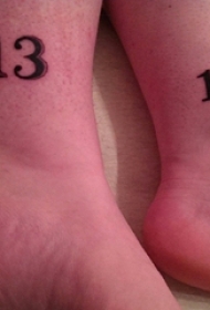 脚踝上纹身黑白灰风格纹身数字13抽象线条纹身图片