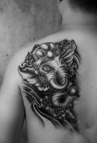 后背象神个性纹身图案