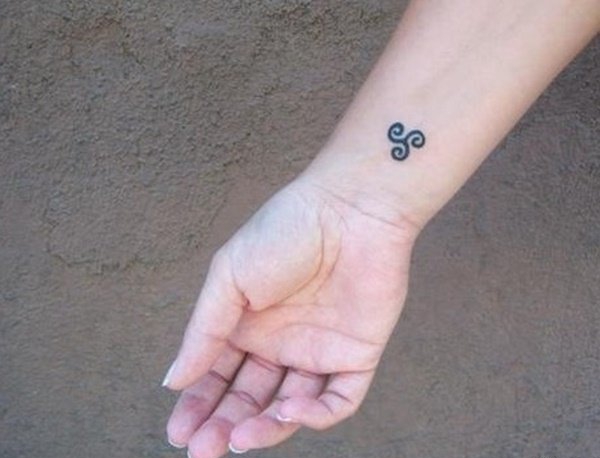 酷酷的纹身黑白灰风格点刺纹身图案