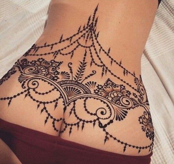 女生后腰纹身黑白灰风格抽象线条纹身图案