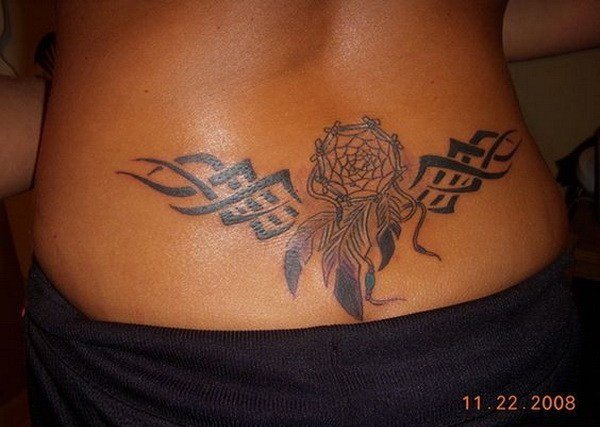 女生后腰纹身黑白灰风格抽象线条纹身图案