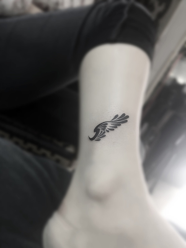 脚踝个性翅膀图腾纹身图案