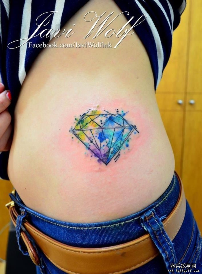 侧腰彩色泼墨钻石纹身图案