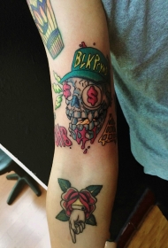 手臂见钱眼开的重口味骷髅纹身图案