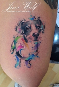 大腿彩色泼墨狗纹身图案
