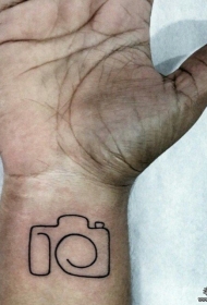 手腕相机黑色线条纹身图案