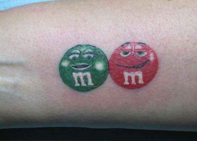 一组简单写实的美味食物纹身图案