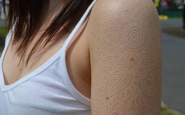 一组女生喜爱的超美的白色隐形纹身图案