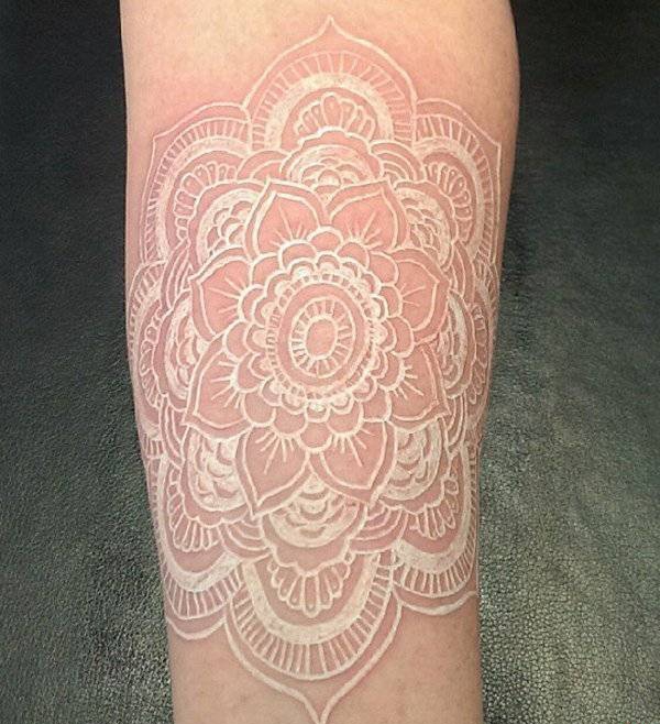 一组女生喜爱的超美的白色隐形纹身图案