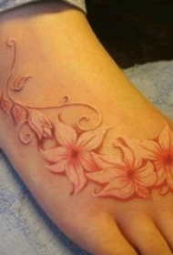 一组女生喜爱的超美的白色隐形纹身图案