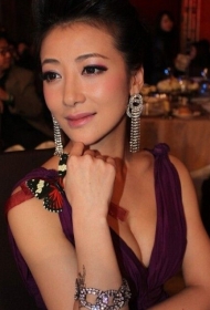 陈紫函手臂花蕊纹身图案