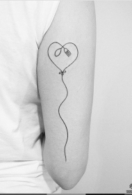 大臂线条小清新心形气球纹身图案