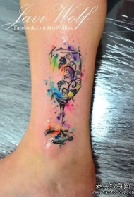 脚踝彩色泼墨酒杯藤蔓纹身图案