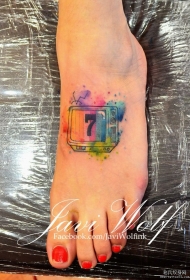 脚背泼墨彩色老式电视机纹身图案