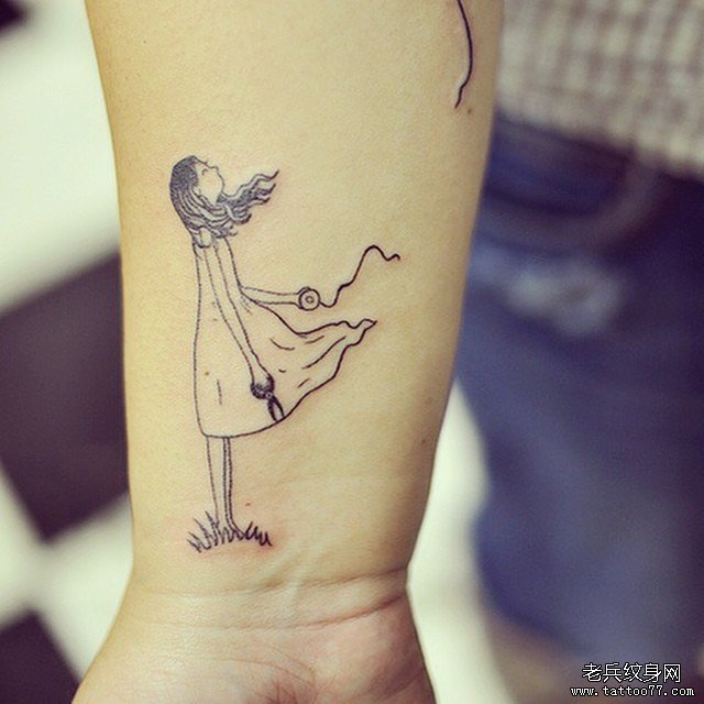 手腕小清新人物纹身图案