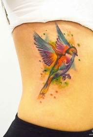 侧腰泼墨鸟彩色欧美纹身图案