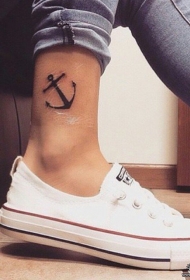 脚踝黑色图腾船锚纹身图案