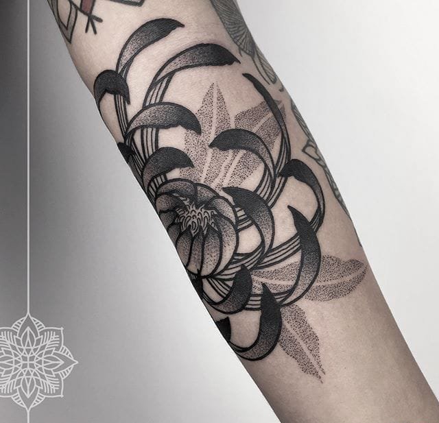 一组黑白点刺风格简单个性线条纹身图案