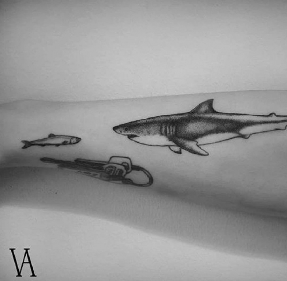 一组黑白风格的小动物纹身图案