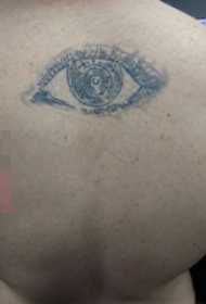 背部黑白灰风格点刺几何元素简单个性线条眼睛纹身图片