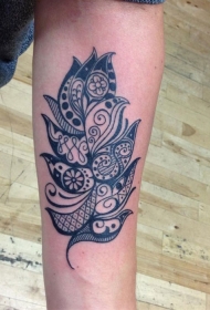 手臂帅气的部落图腾羽毛纹身图案