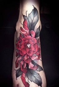 一组充满活力的野性花朵纹身和动物纹身图案