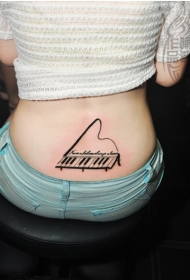 美女后腰部精美的钢琴黑白键纹身图案