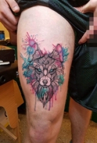 大腿上彩绘简单个性狼动物纹身图片