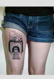 一组纹身黑白灰风格点刺技巧的火车纹身图案