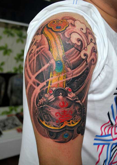 手臂玉如意金蟾纹身图案