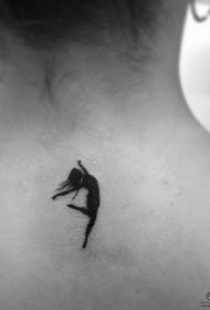 背部小清新舞女黑色纹身图案