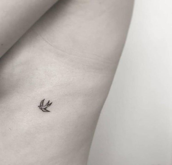 一组活泼生动的小鸟纹身动物纹身图案