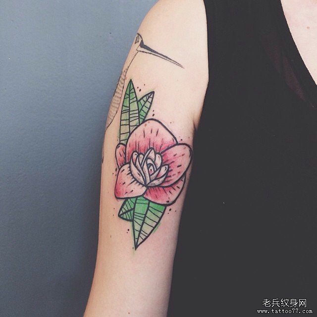 大臂欧美花卉彩色纹身图案