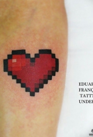 小臂马赛克心形纹身图案