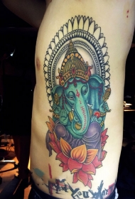 腹部彩绘象神纹身图案