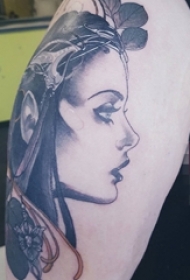 手臂上黑白灰风格点刺技巧植物素材叶子素材人物肖像纹身图片