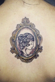 背部女郎插画风格纹身图案